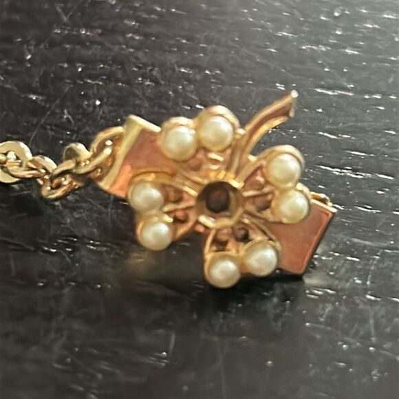 Vintage Unsigned gold tone and floral sweater clip - Picture 3 of 5